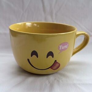 Mug Me I’m Famous Giant Emoji Smile Mug